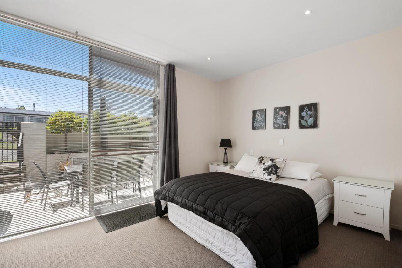 Marinaside Villa - Taupo Holiday Apartment ภายนอก รูปภาพ