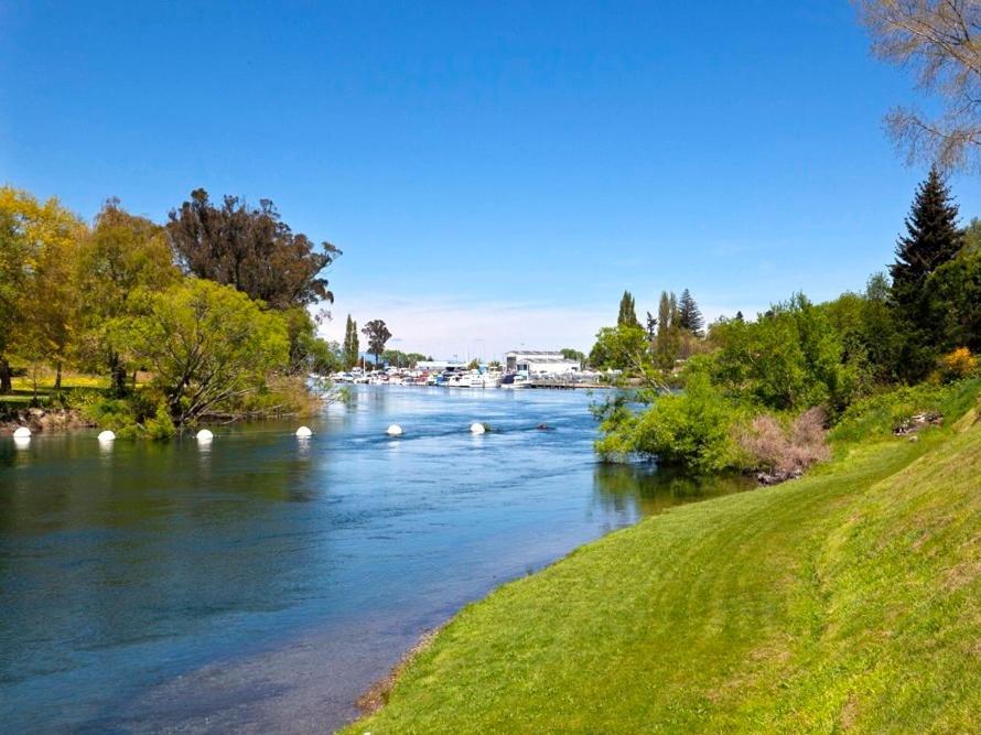 Marinaside Villa - Taupo Holiday Apartment ภายนอก รูปภาพ